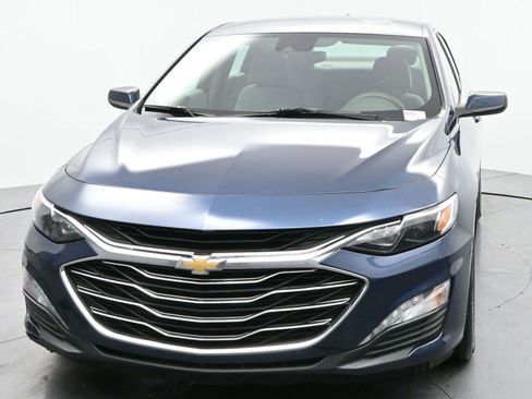 Used 2020 Chevrolet Malibu LT image 2