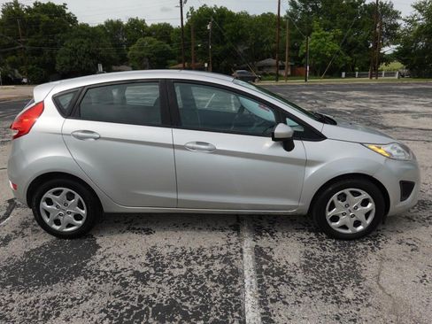 Used 2011 Ford Fiesta SE FWD image 8