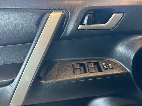 Used 2013 Toyota Highlander SE image 11