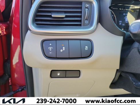 Used 2020 Kia Sorento LX FWD image 23