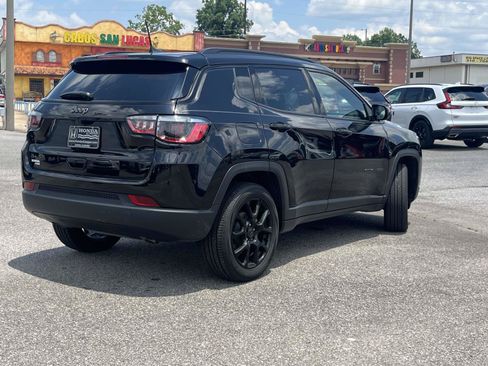 Used 2026 Jeep Compass Latitude AWD/4WD image 3