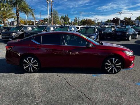 Used 2021 Nissan Altima 2.5 SR w/ SR Premium Package image 4