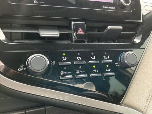 Used 2021 Toyota Camry LE image 29