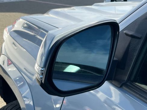 Used 2019 Toyota Tacoma TRD Sport w/ Technology Package image 8