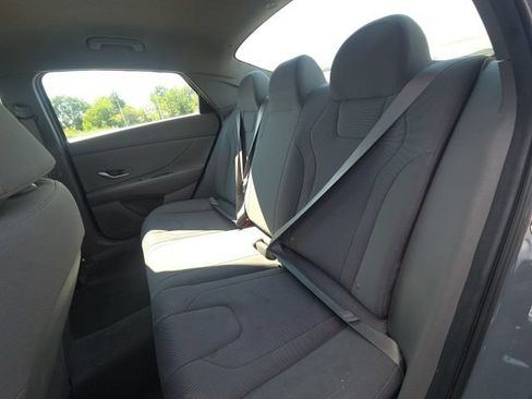 Used 2021 Hyundai Elantra SE FWD image 13
