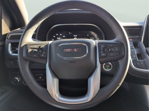 Used 2023 GMC Yukon SLT w/ SLT Premium Package image 28