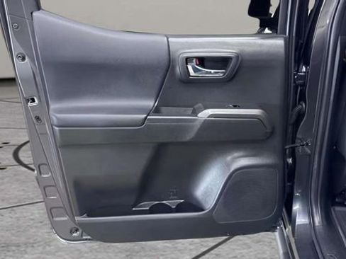 Used 2023 Toyota Tacoma TRD Sport image 32