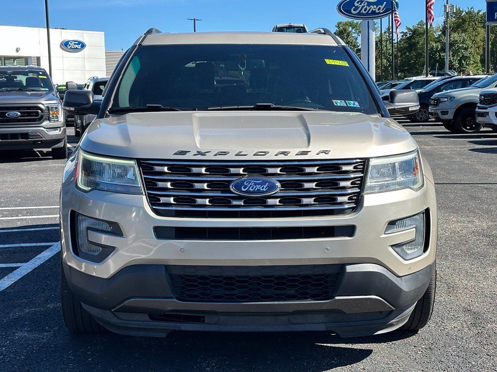Used 2017 Ford Explorer XLT w/ Equipment Group 202A AWD/4WD image 23