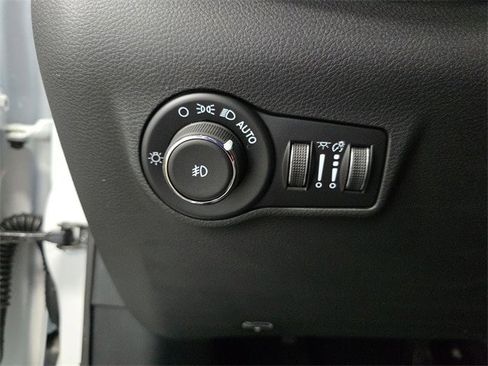 New 2026 Jeep Compass Latitude image 28