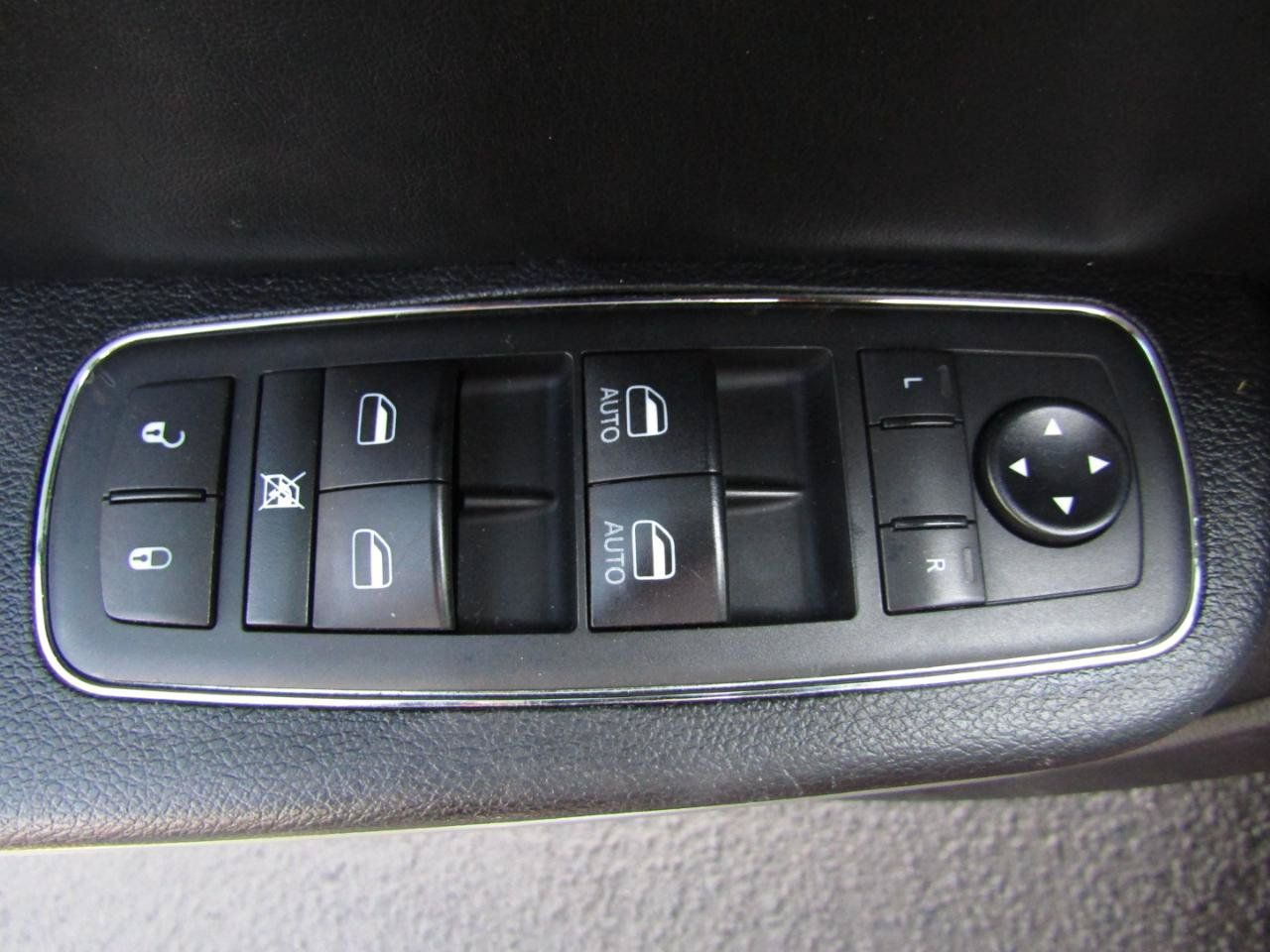 Used 2020 Dodge Charger SXT w/ Leather Interior Group RWD image 11