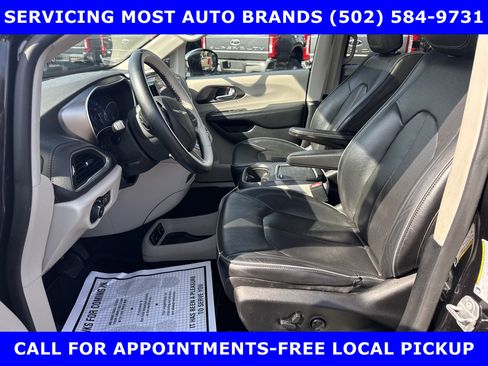 Used 2018 Chrysler Pacifica Limited image 12
