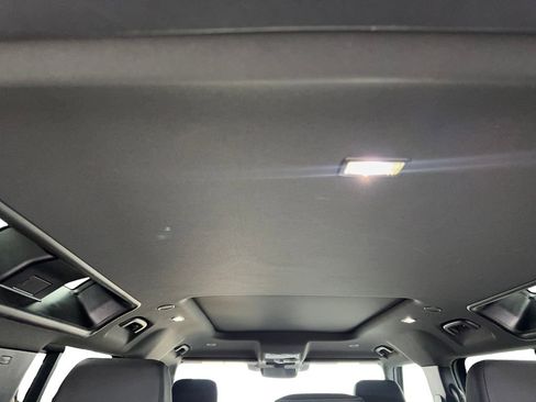 Used 2025 Land Rover Defender 110 S image 72