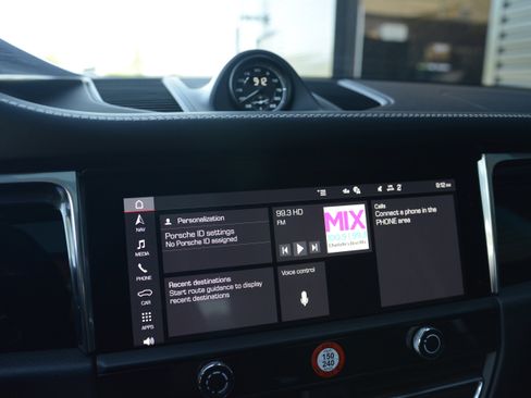 Certified 2026 Porsche Macan AWD/4WD image 21