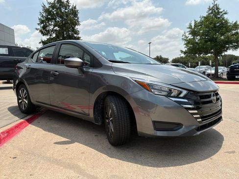 Used 2025 Nissan Versa SV FWD image 4