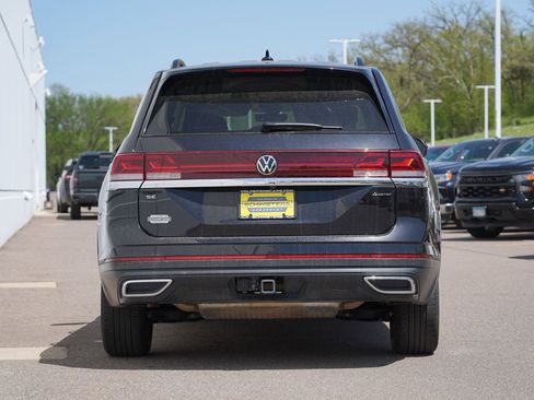 Used 2025 Volkswagen Atlas SE AWD/4WD image 4