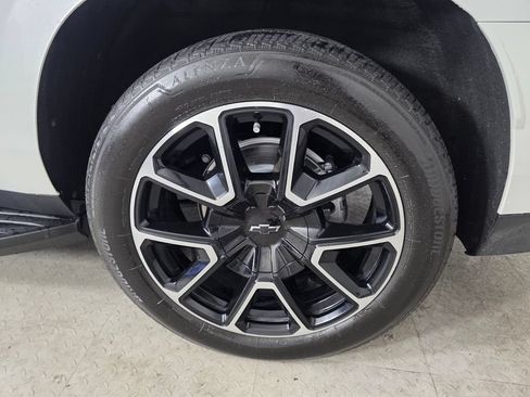 Used 2025 Chevrolet Suburban RST w/ RST Capability Package AWD/4WD image 18