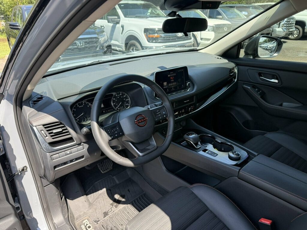 Used 2026 Nissan Rogue SV AWD/4WD image 3