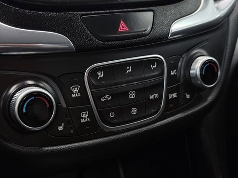 Used 2018 Chevrolet Equinox LT image 47