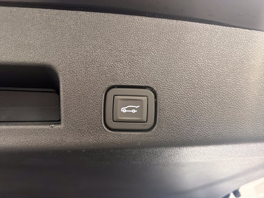 New 2027 Chevrolet Traverse LT FWD image 9