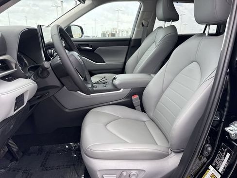 Used 2026 Toyota Highlander XLE AWD/4WD image 11