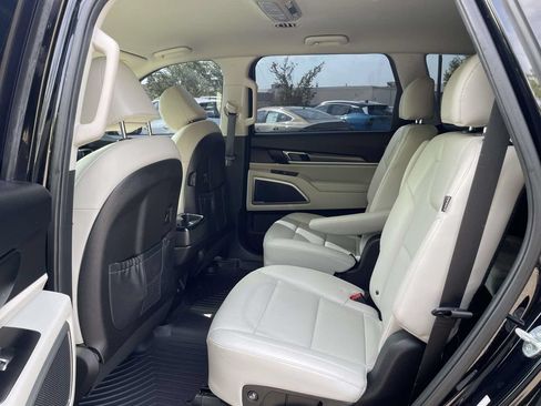 Used 2023 Kia Telluride S FWD image 13