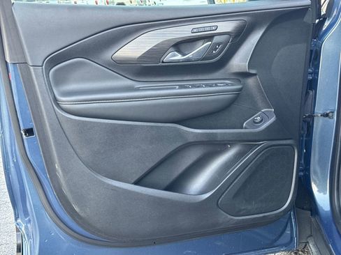 Used 2024 GMC Terrain SLT w/ Tech Package image 14