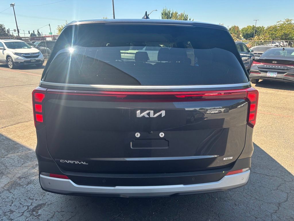 Used 2026 Kia Carnival LXS FWD image 7