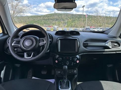 Used 2023 Jeep Renegade Latitude AWD/4WD image 12