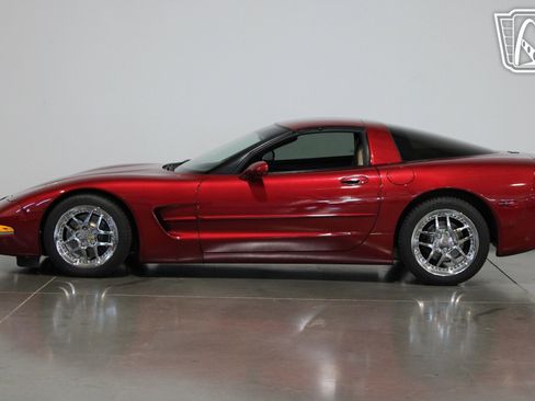 Used 2001 Chevrolet Corvette Coupe w/ Preferred Equipment Group2 image 25