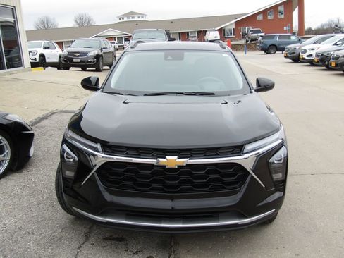 Used 2025 Chevrolet Trax LT image 13