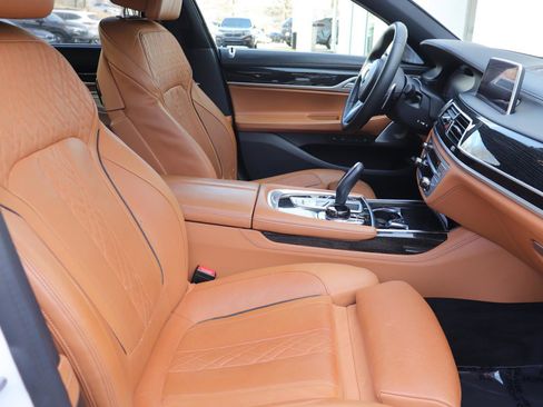 Used 2020 BMW 750i xDrive image 17
