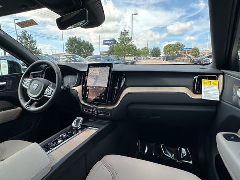 New 2026 Volvo XC60 B5 Core w/ Climate Package image 10