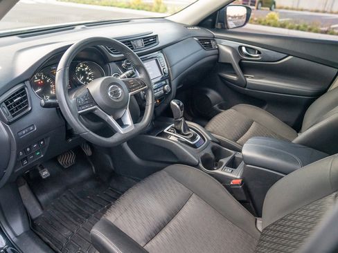 Used 2019 Nissan Rogue SV image 4