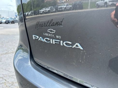 Used 2021 Chrysler Pacifica Touring-L w/ Premium & Safety Sphere Group FWD image 12