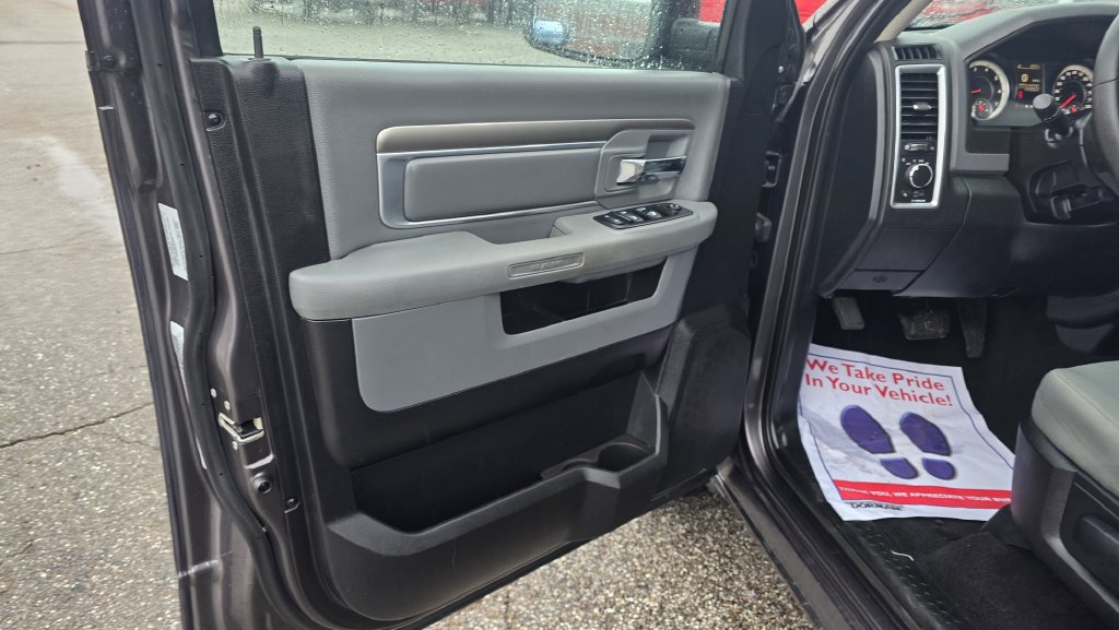 Used 2015 RAM 1500 Classic SLT RWD image 12