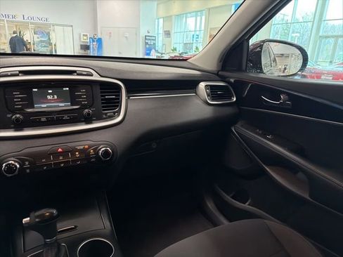 Used 2017 Kia Sorento LX image 26