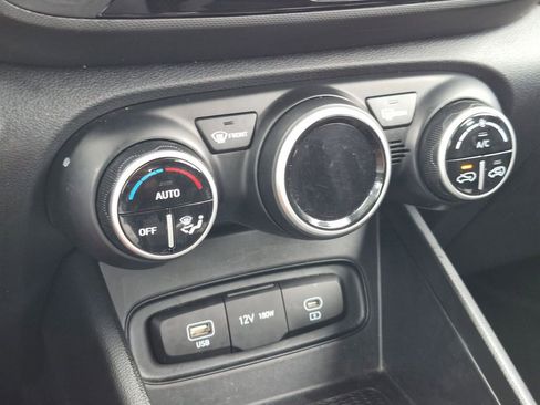Used 2025 Hyundai Venue SEL FWD image 16