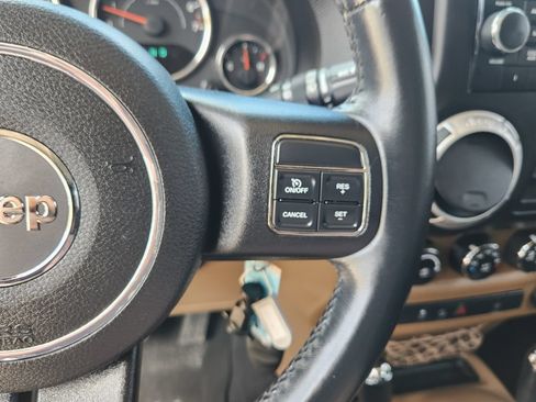 Used 2013 Jeep Wrangler Unlimited Sahara AWD/4WD image 27