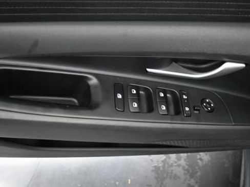 Used 2025 Hyundai Elantra SE image 10