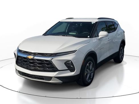 Certified 2025 Chevrolet Blazer LT w/ Convenience Package AWD/4WD image 2