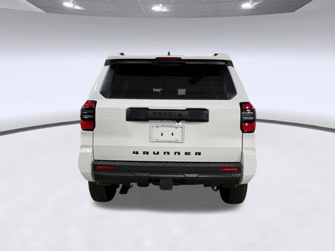 Used 2025 Toyota 4Runner SR5 AWD/4WD image 10