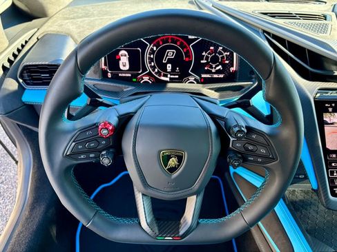 Used 2025 Lamborghini Revuelto AWD/4WD image 14