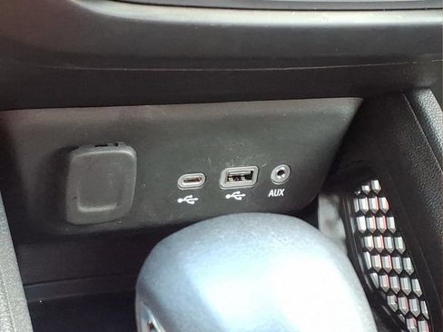 Certified 2023 Chevrolet TrailBlazer RS w/ Sun and Liftgate Package AWD/4WD image 8