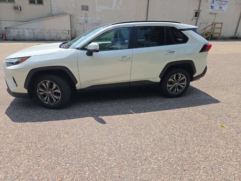 Used 2022 Toyota RAV4 Limited AWD/4WD image 7