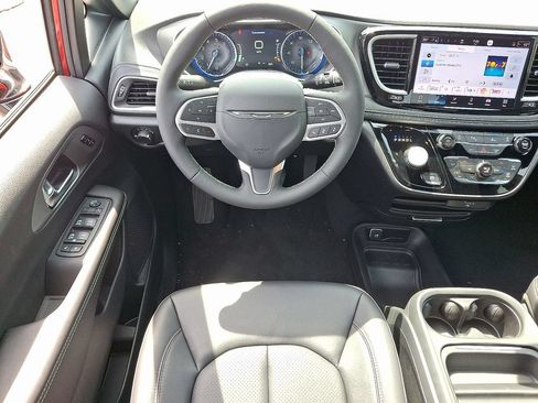 New 2027 Chrysler Pacifica Select FWD image 8