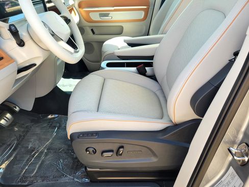 New 2025 Volkswagen ID. Buzz 1st Edition image 9