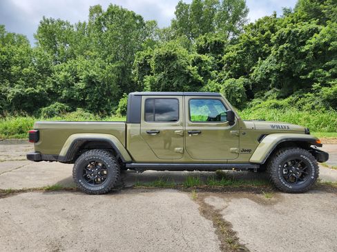 New 2025 Jeep Gladiator Willys image 15