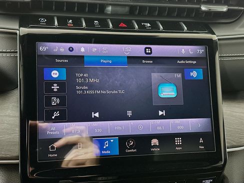 Used 2024 Jeep Grand Cherokee Limited w/ Luxury Tech Group II image 15