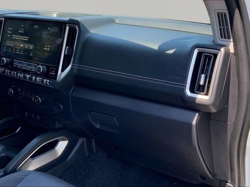 Used 2025 Nissan Frontier SV RWD image 18
