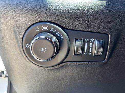 Used 2025 Jeep Compass Limited AWD/4WD image 19
